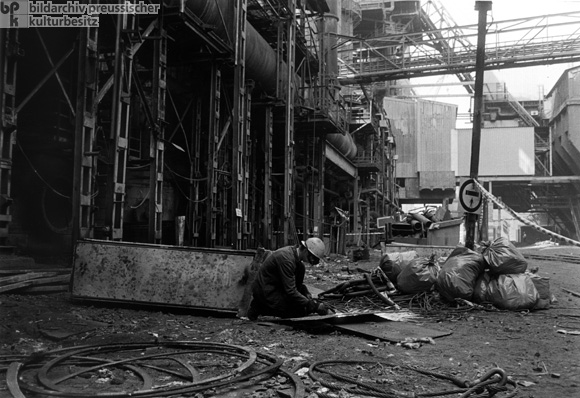 <I>Eisenhüttenkombinat Ost</i> [Steelworks Combine East] in Eisenhüttenstadt (October 1991)